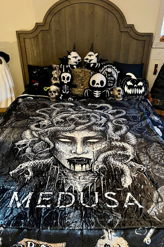 Vampire Freaks Medusa Blanket